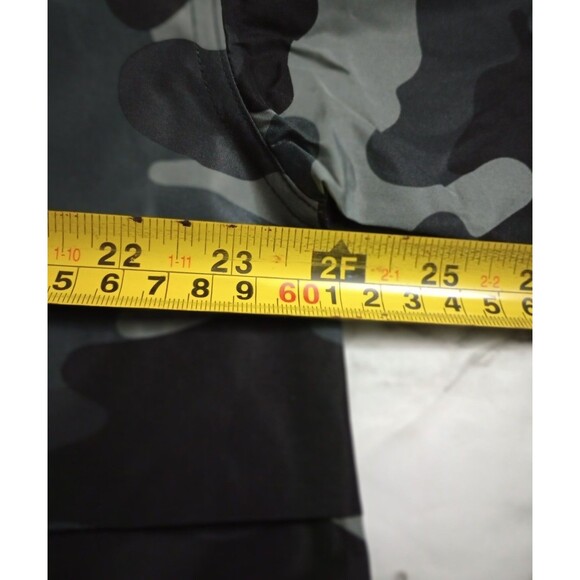 NWT Champion Lightweight Black/Grey Camo Waterproof Windbreaker Jacket Size L - Picture 12 of 12